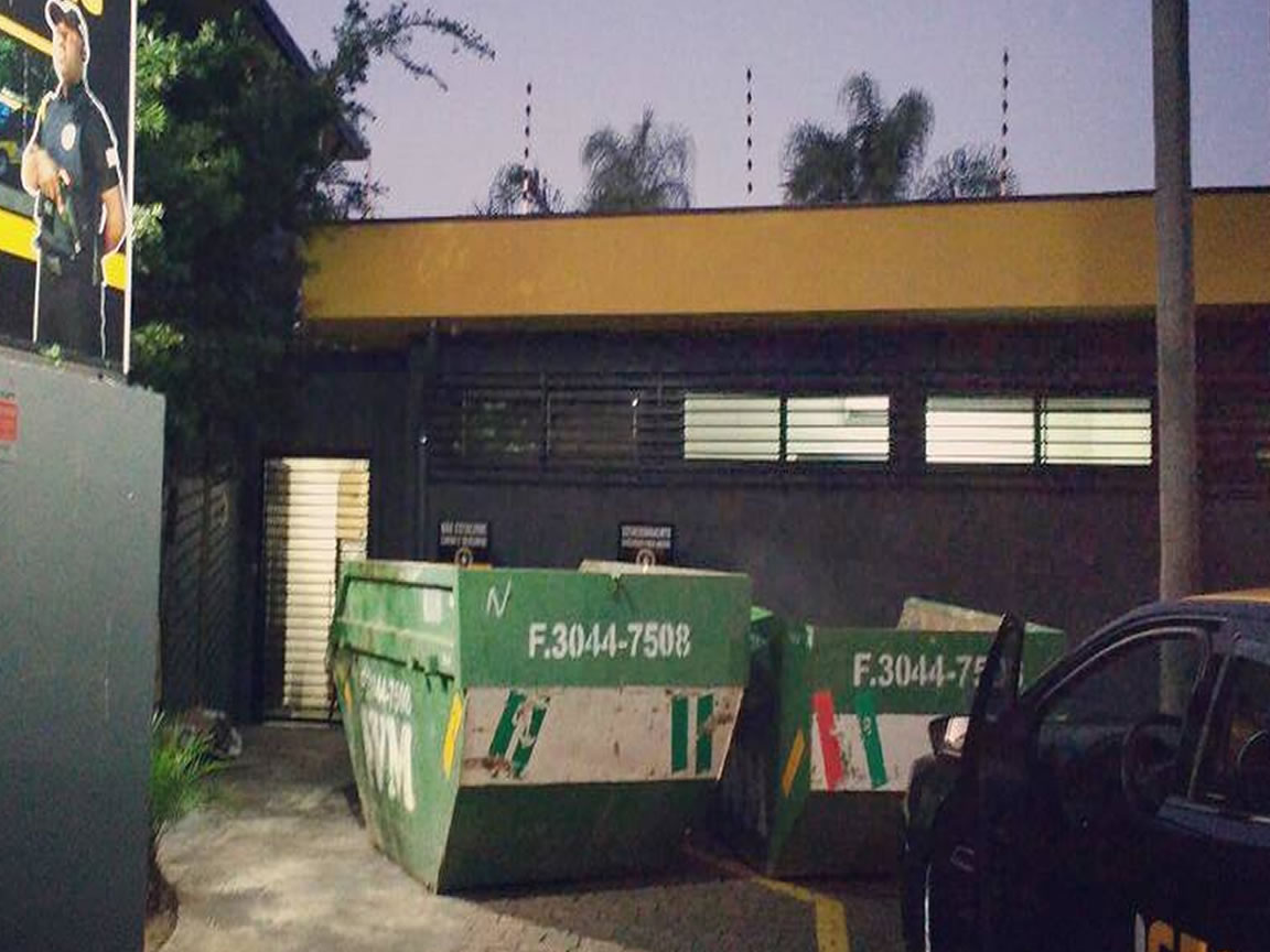 Caçambas disponíveis para locação